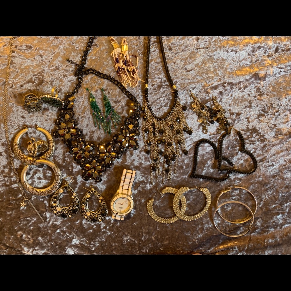 Jewelry Lot (Gold & Silver atones)